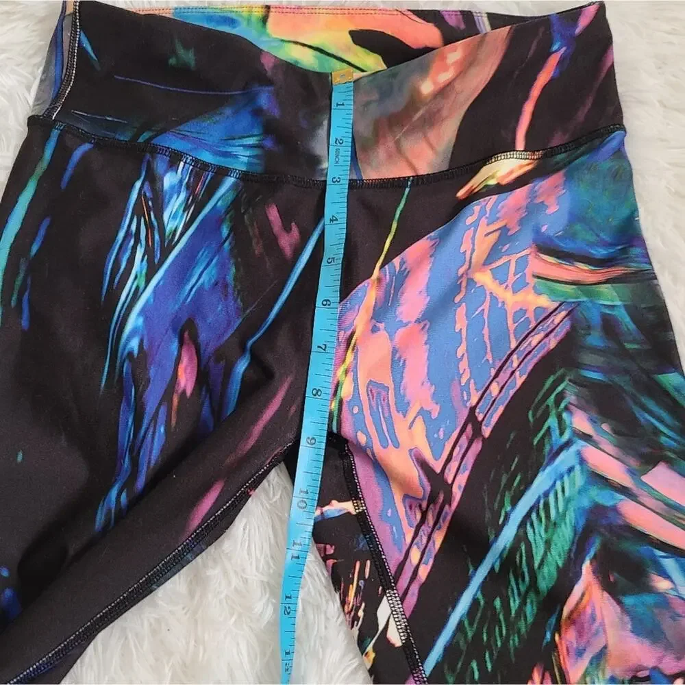 Fabletics Mid-Rise Cosmic Lights PowerHold Capri Leggings SZ S - Picture 4 of 11